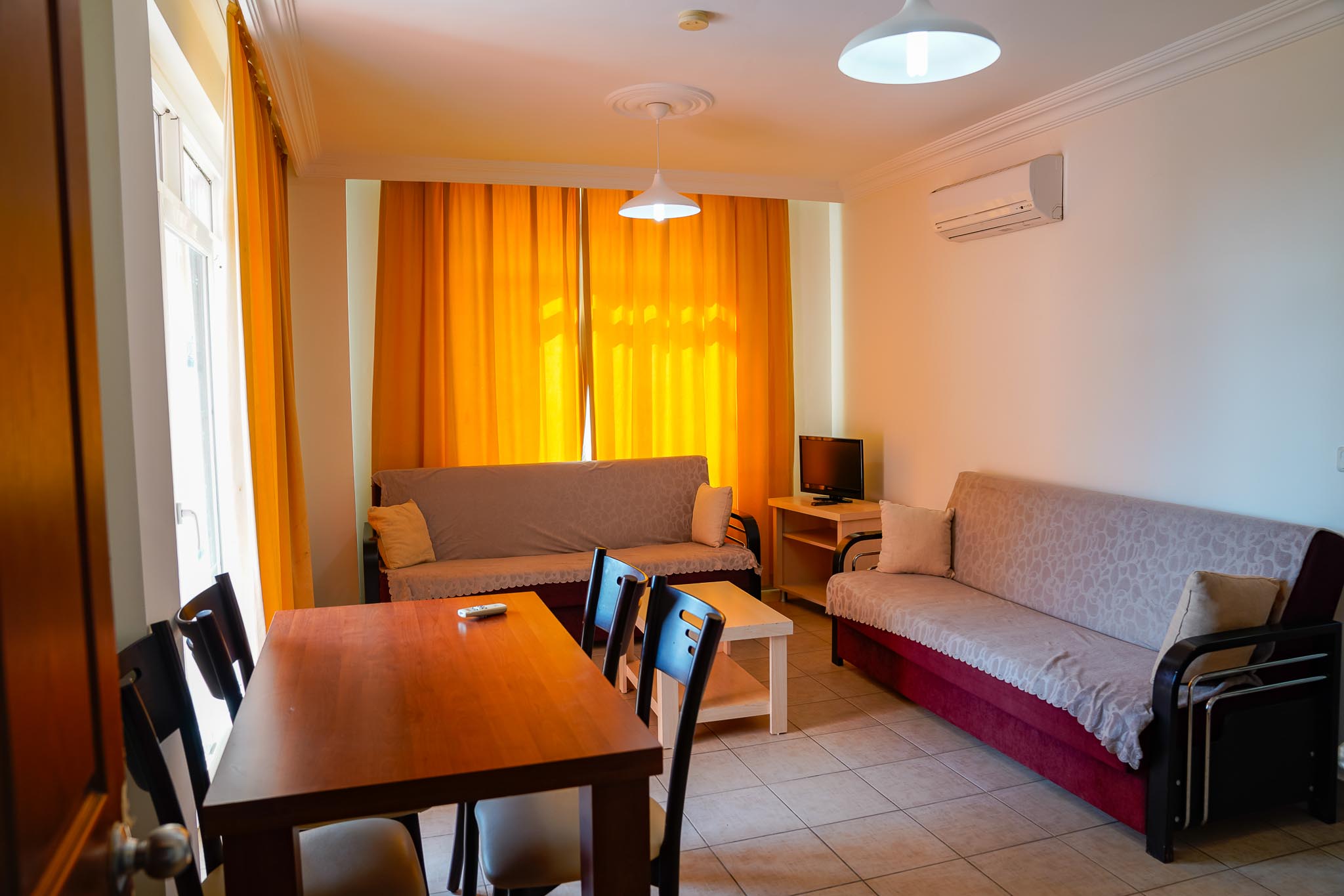 Balkonlu oda manzarası