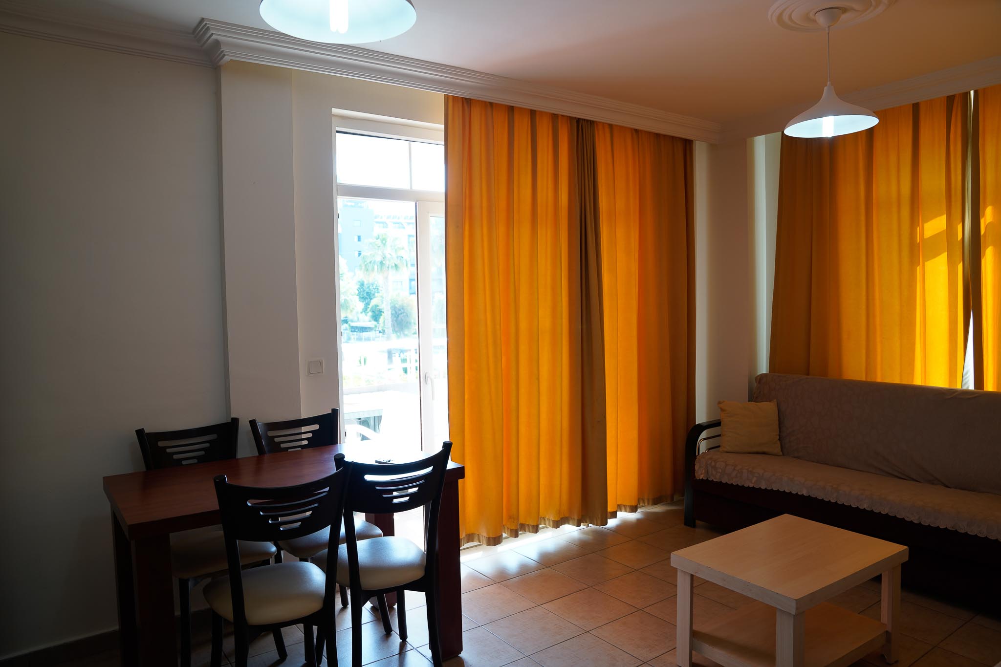 Balkonlu oda manzarası