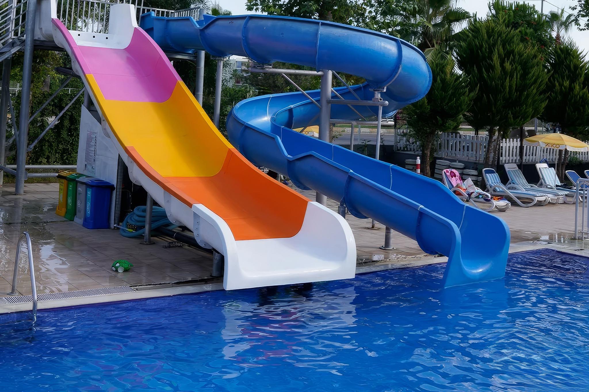 Sahil ve deniz manzarası